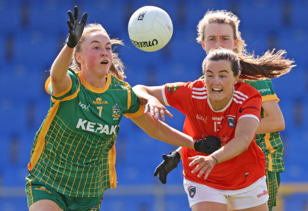 aoibhin-cleary-and-aime-mackin-challenge-for-the-ball