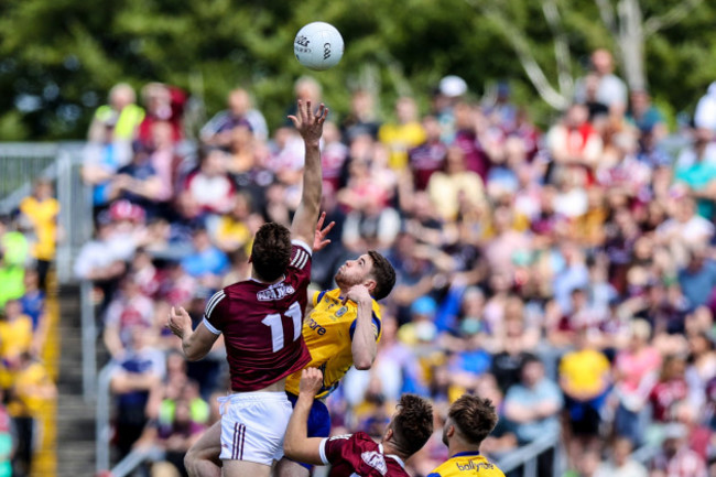 matthew-tierney-competes-in-the-air-with-eddie-nolan