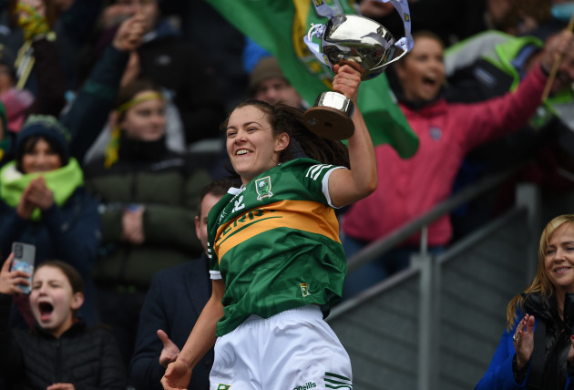 anna-galvin-lifts-the-cup