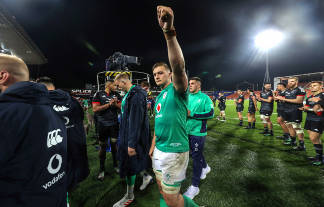 gavin-coombes-applauds-the-fans-after-the-game