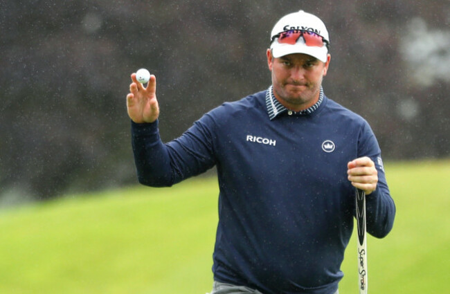 ryan-fox-acknowledges-the-crowd-after-finishing-his-round