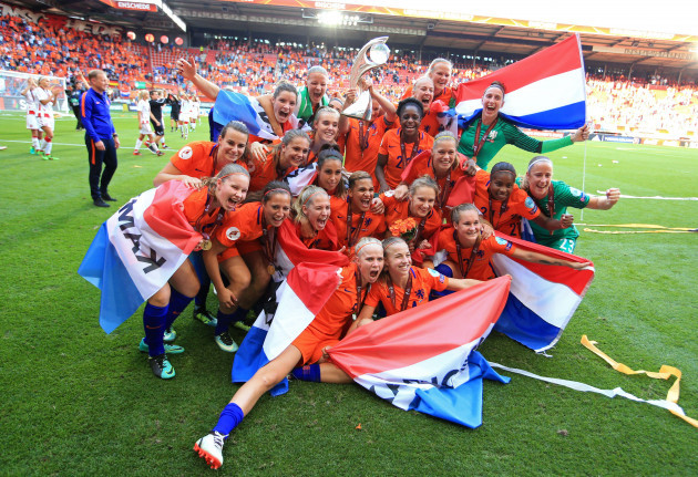 netherlands-players-celebrate-with-the-uefa-womens-euro-2017-trophy
