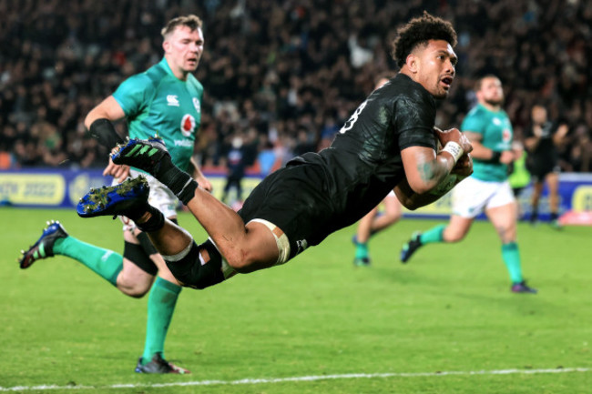 ardie-savea-scores-their-fifth-try