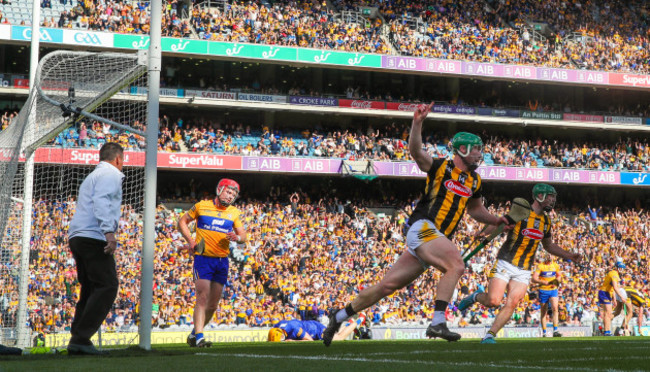 martin-keoghan-celebrates-scoring-the-first-goal