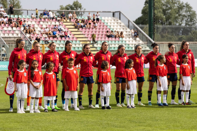 castel-di-sangro-italy-01st-july-2022-spain-team-sing-the-national-anthem-during-the-womens-international-friendly-match-between-italy-and-spain-at-teofilo-patini-stadium-on-july-01-2022-in-cast