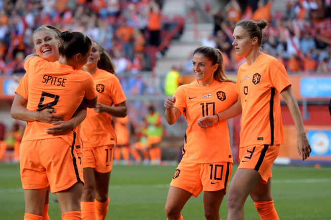 enschede-lr-victoria-pelova-of-holland-women-sherida-spitse-of-holland-women-lieke-martens-of-holland-women-danielle-van-de-donk-of-holland-women-vivianne-miedema-of-holland-women-celebrate-th