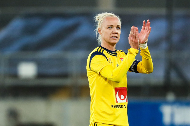 caroline-seger-17-sweden-thanks-the-fans-during-the-world-cup-2023-qualification-football-match-between-sweden-and-the-republic-of-ireland-at-gamla-ullevi-in-gothenburg-sweden-womens-super-league