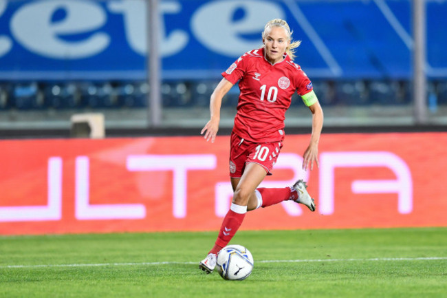 carlo-castellani-stadium-empoli-italy-27-oct-2020-pernille-harder-denmark-during-euro-2022-qualifiers-italy-women-vs-denmark-italian-soccer-team-credit-lmlisa-guglielmialamy-live-news