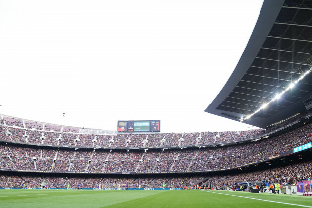 fans-record-during-the-uefa-womens-champions-league-football-match-between-fc-barcelona-and-vfl-wolfsburg-at-camp-nou-in-barcelona-spain-daniela-porcellispp-credit-spp-sport-press-photo-alam