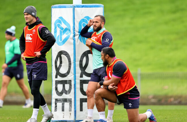 jonathan-sexton-jamison-gibson-park-and-bundee-aki-during-the-training