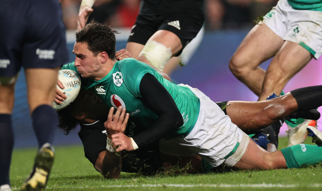 irelands-joey-carbery-just-misses-out-on-a-try