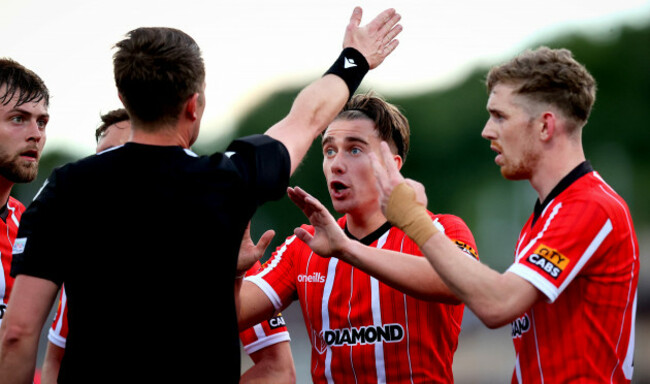 matty-smith-protests-after-being-sent-off-by-jan-machalek