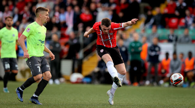 ryan-graydon-shoots-on-goal