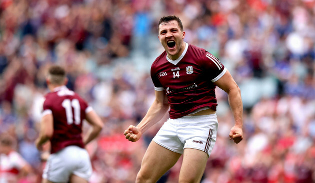 damien-comer-celebrates-scoring-the-first-goal