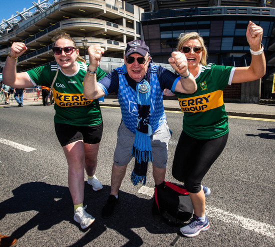 amanda-and-elaine-oconnor-with-pascal-oconnor