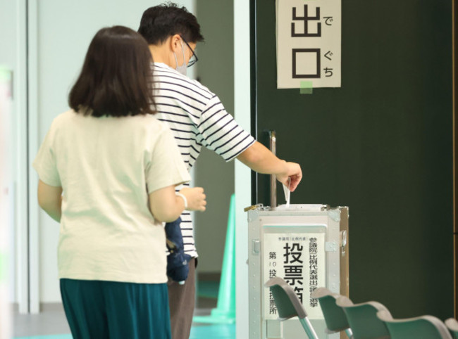 tokyo-japan-10th-july-2022-a-voter-casts-a-vote-for-japans-upper-house-election-at-a-polling-station-in-tokyo-on-sunday-july-10-2022-credit-yoshio-tsunodaafloalamy-live-news