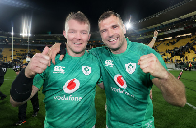 peter-omahony-and-tadhg-beirne-celebrate-after-the-game