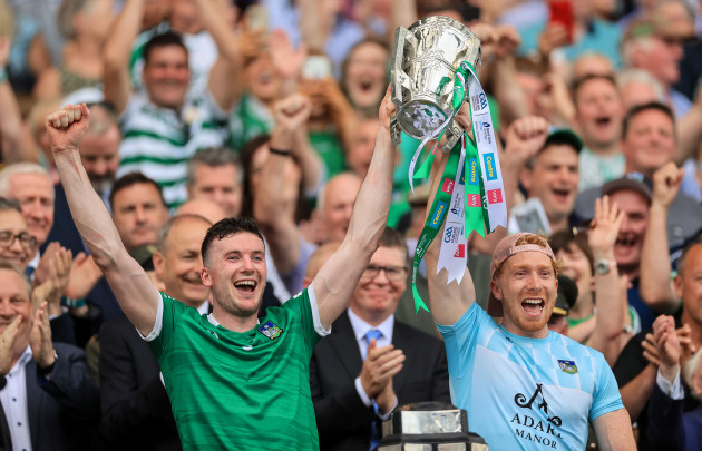 declan-hannon-and-cian-lynch-lift-the-liam-maccarthy-cup