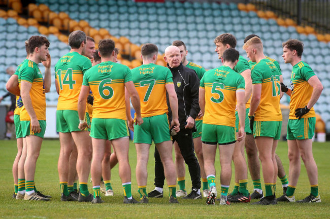 declan-bonner-speaks-to-his-players