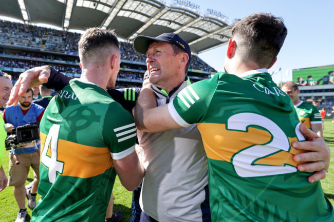 jack-oconnor-celebrates-after-the-game-with-tom-osullivan-and-jack-savage