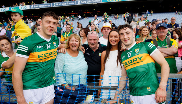 david-clifford-and-paudie-clifford-celebrate-with-his-parents-ellen-dermot-and-sister-shelly