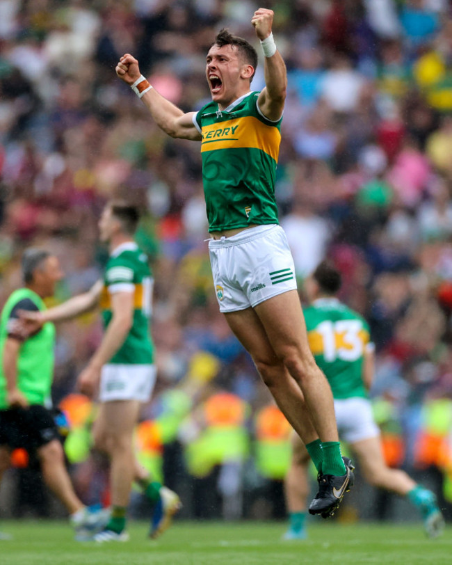 david-clifford-celebrates-after-the-final-whistle