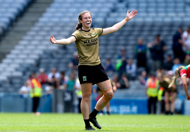 kayleigh-cronin-celebrates-at-the-final-whistle