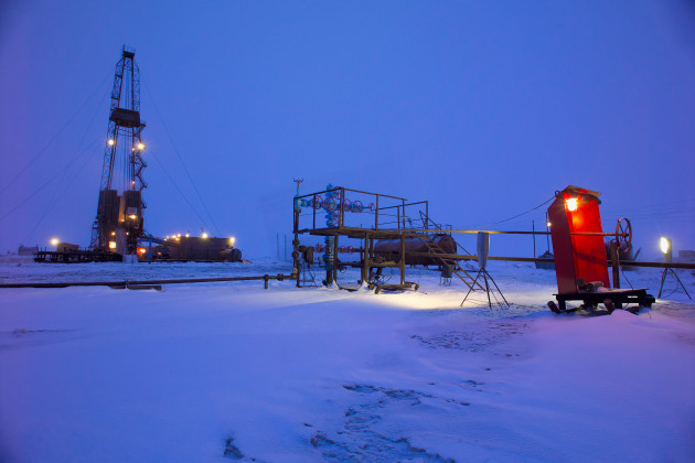 a-gazprom-drilling-rig-in-yamal-at-the-yamburg-gas-field-tjumen-region-russia-2006-03-22