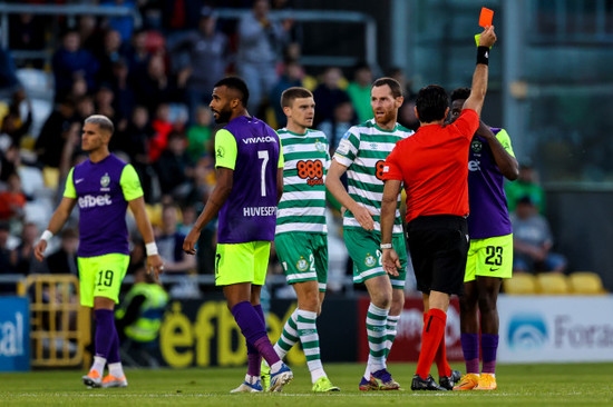 fabio-maresca-awards-a-red-card-to-manuel-show