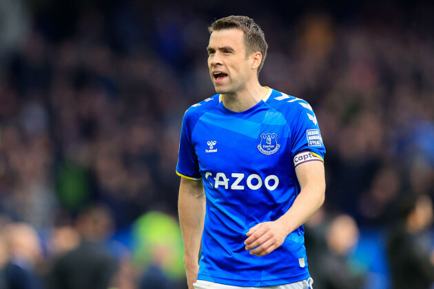 seamus-coleman-23-of-everton-celebrates-the-1-0-victory