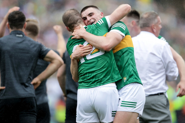 sean-oshea-celebrates-after-the-game-with-stephen-obrien