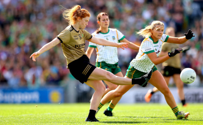 louise-ni-mhuircheartaigh-scores-the-first-goal