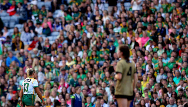 vikki-wall-leaves-the-pitch-after-being-sent-off