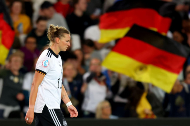 27th-july-2022-stadium-mk-milton-keynes-bucks-england-womens-european-international-football-tournament-semi-final-france-versus-germany-alexandra-popp-of-germany