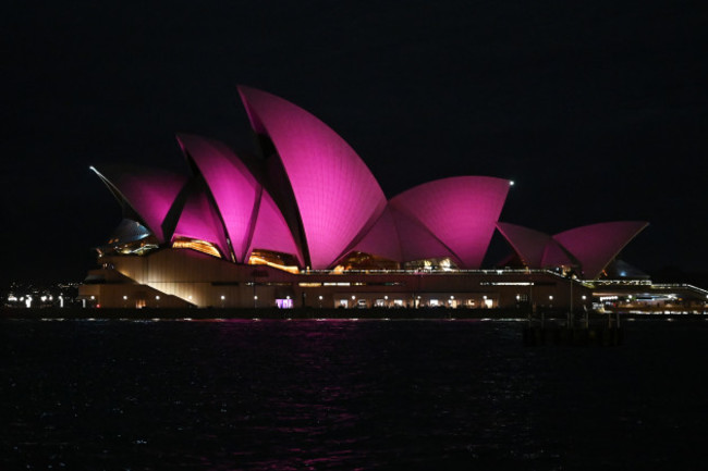 olivia-newton-john-opera-house-sails