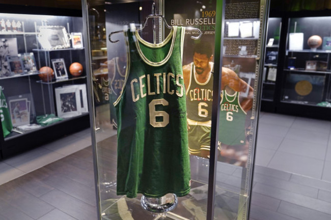 bill-russell-auction-basketball