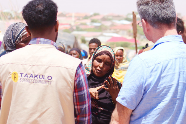 Paul OBrien chatting to a group of IDPs with the Director of our Partner Taakulo, Mohamad 1