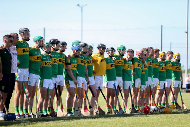 clonoulty-rossmore-team-during-a-minutes-silence-for-dillon-quirke