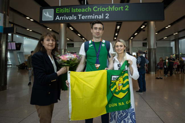 mark-english-with-his-aunt-bernadette-and-sister-michelle