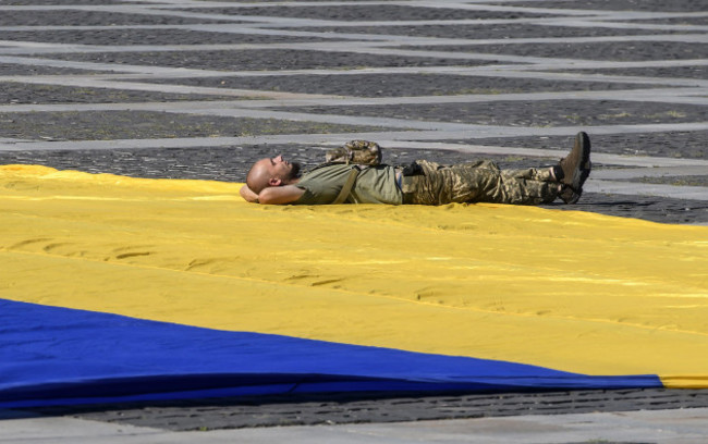 kyiv-ukraine-24th-aug-2022-a-ukrainian-soldier-lies-on-the-national-flag-in-kyiv-during-ukraines-independence-day-amid-the-russian-invasion-of-ukraine-on-wednesday-august-24-2022-photo-by-vlad