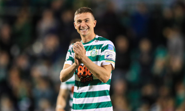 ronan-finn-applauds-fans-after-the-game