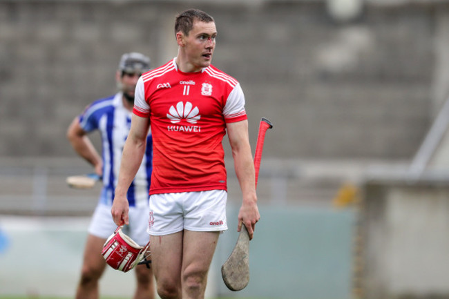 con-ocallaghan-leaves-the-pitch-with-a-blood-injury