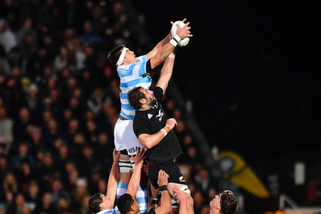 matias-alemanno-and-sam-whitelock-in-the-lineout