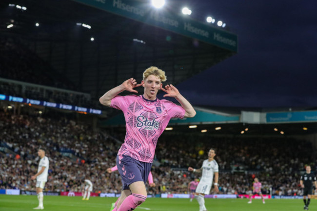 leeds-uk-30th-aug-2022-anthony-gordon-10-of-everton-celebrates-his-goal-to-make-it-0-1-during-the-premier-league-match-leeds-united-vs-everton-at-elland-road-in-leeds-uk-30th-august-2022-in-lee