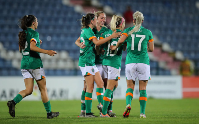 denise-osullivan-celebrates-scoring-a-goal-with-teammates