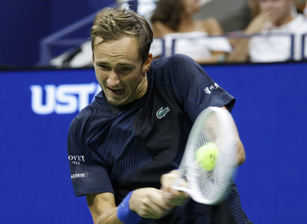 flushing-meadow-united-stated-31st-aug-2022-daniil-medvedev-of-russia-returns-a-ball-to-arthur-rinderknech-of-france-in-the-second-round-at-the-2022-us-open-tennis-championships-in-arthur-ashe-sta