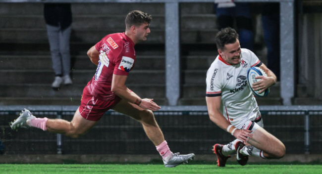 jacob-stockdale-runs-in-to-score-a-late-try