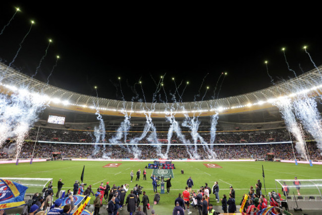 victor-matfield-and-cheslin-kolbe-carry-out-the-new-urc-the-array-trophy-into-the-dhl-stadium