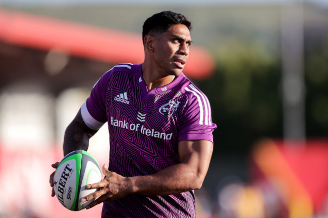 malakai-fekitoa-during-the-warm-up