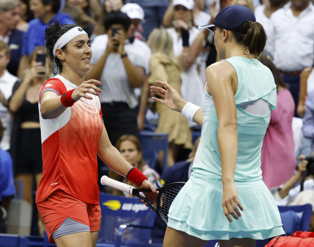 flushing-meadow-united-states-10th-sep-2022-iga-swiatek-of-poland-r-greets-ons-jabeur-of-tunisia-after-swiatek-defeated-her-in-the-womens-finals-of-the-2022-us-open-tennis-championships-at-arth
